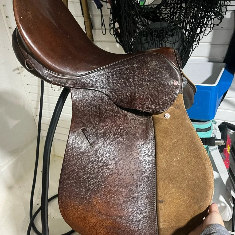 Brown Leather Horse Saddle - Picture 1 of 3
